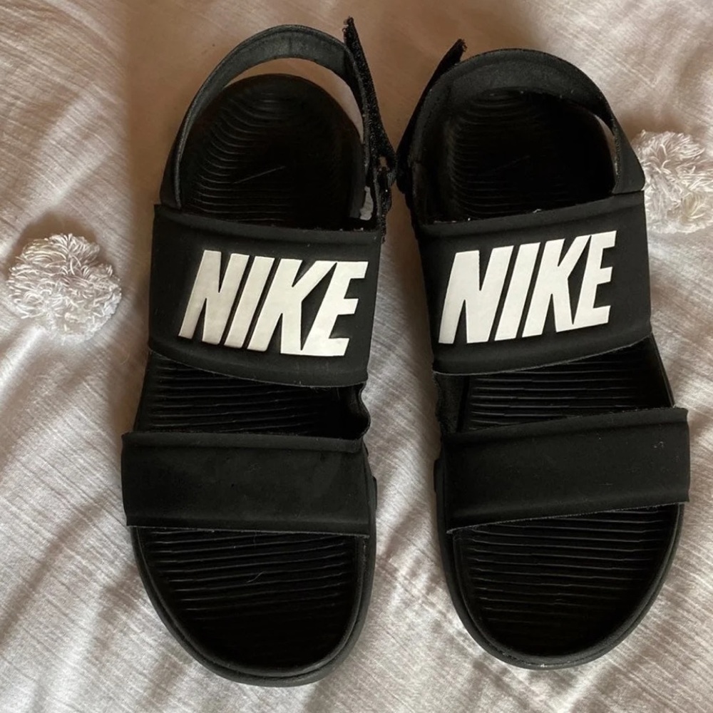 Nike tanjun sandals